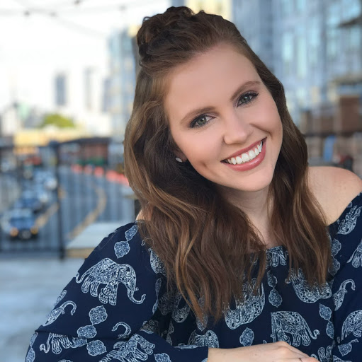 Elizabeth Henry Photo 24