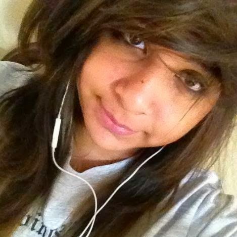 Laura Hernandez Photo 31