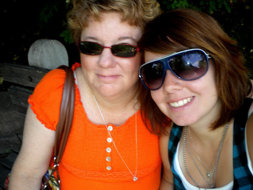 Sara Schneider Photo 14