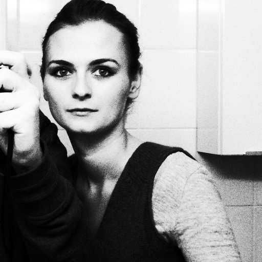 Alexandra Hahn Photo 10
