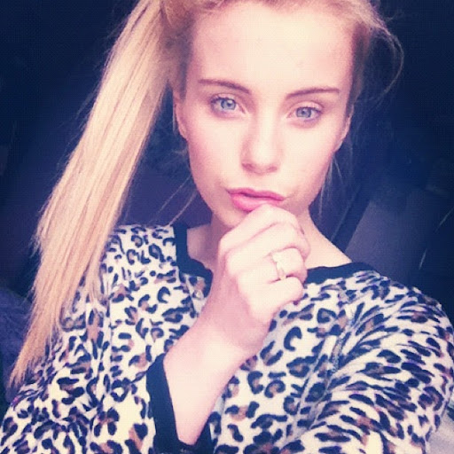 Caitlin Hall Photo 23