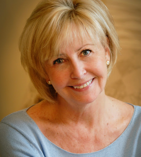 Elaine White Photo 32