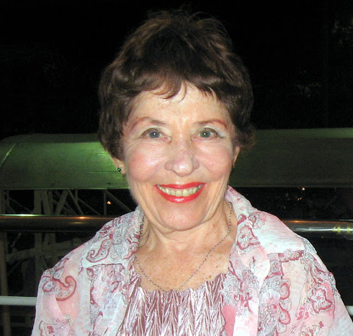 Helen Lucas Photo 39