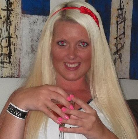 Julie Sloan Photo 37