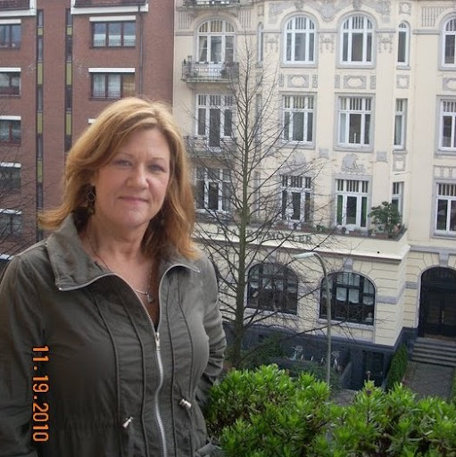 Christine Bloom Photo 21