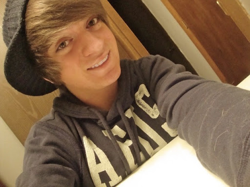 Cameron Moore Photo 32