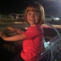 Stephanie Barnes Photo 32