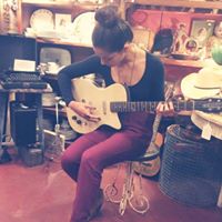 Shari Hernandez Photo 16