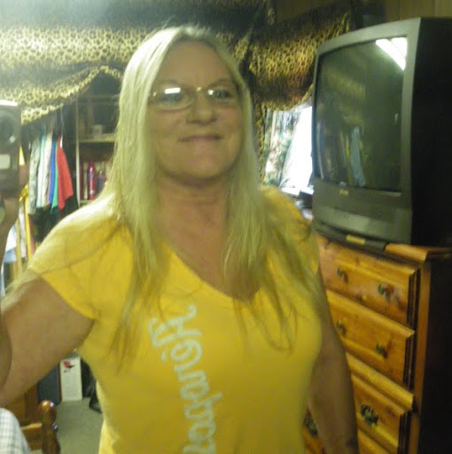 Vicky Lowe Photo 30