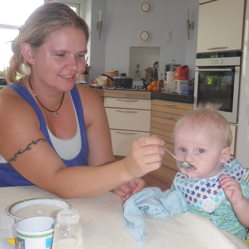 Charlotte Sharpe Photo 10