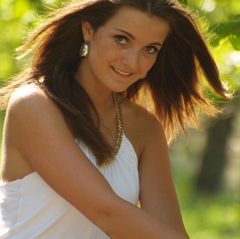 Robyn Hall Photo 21