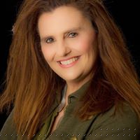 Suzanne Steele Photo 14