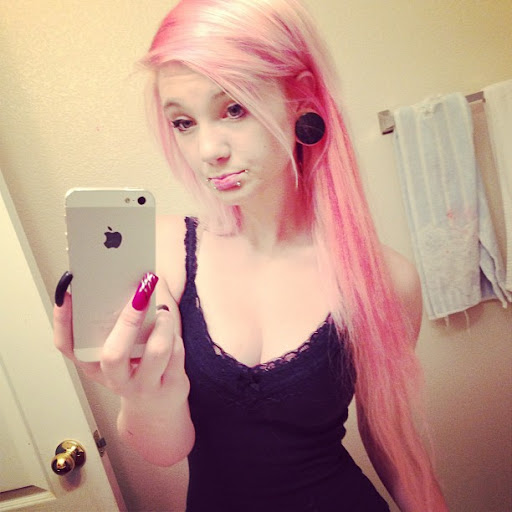 Danielle Barnett Photo 34