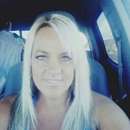 Julie Santiago Photo 38