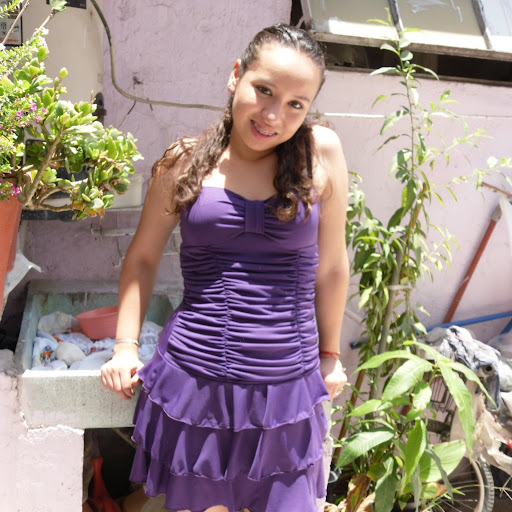 Elizabeth Ambriz Photo 20