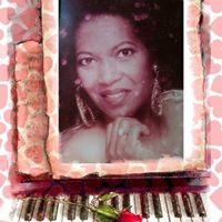 Loretta Ingram Photo 15