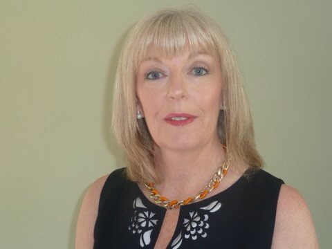 Elizabeth Cutting Photo 4