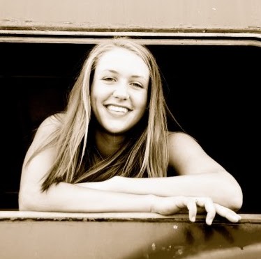 Sarah Fuller Photo 31