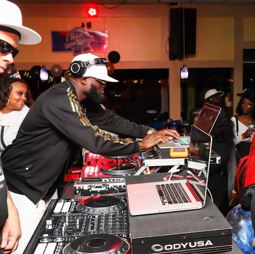 Eddie Moore Photo 29