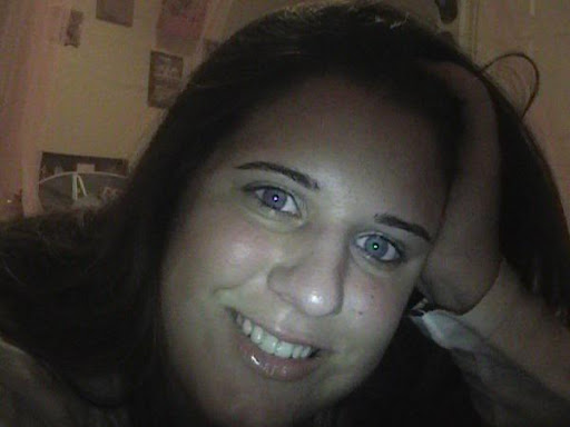 Stephanie Hernandez Photo 27
