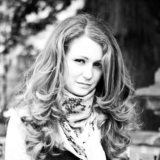 Christina Schulze Photo 5