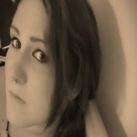 Julia Lindner Photo 13