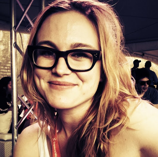 Julia Graham Photo 36