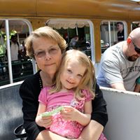 Laura Schultz Photo 23