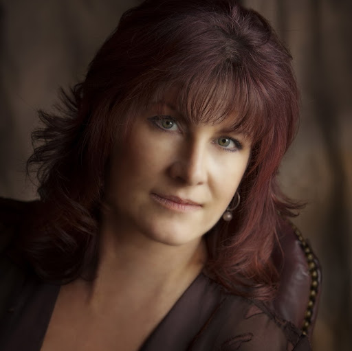 Jacqueline Larson Photo 20