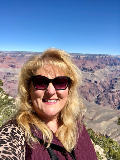 Tracy Huggins Photo 17