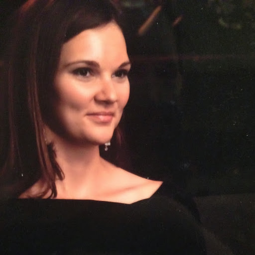 Elizabeth Shell Photo 13