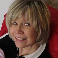 Louise Lind Photo 17