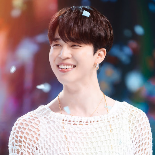 Holly Davies Photo 34