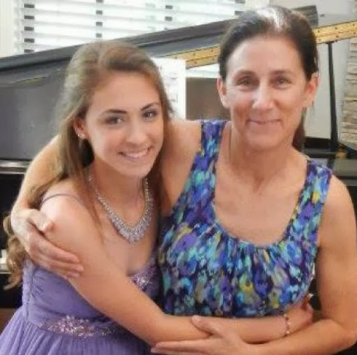 Rene Miller Photo 19