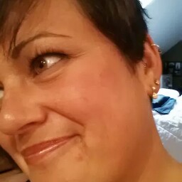 Stephanie Burns Photo 42