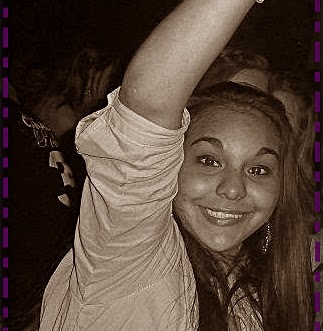 Pamela Franco Photo 27