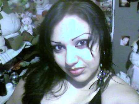 Stephanie Hernandez Photo 34
