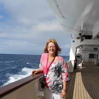 Julia Sinclair Photo 10