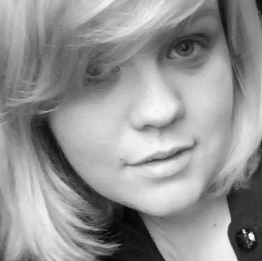 Sara Webster Photo 37