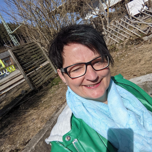 Christine Hauser Photo 21