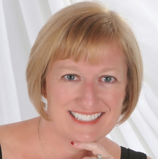 Pamela Lowe Photo 24