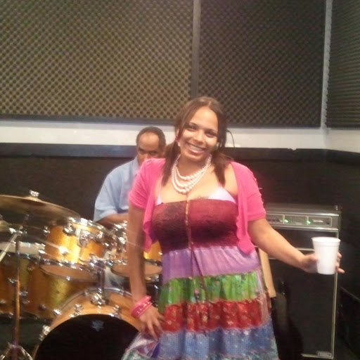 Lisa Miles Photo 30