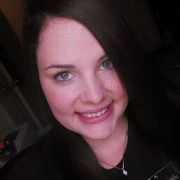 Sarah Langdon Photo 12