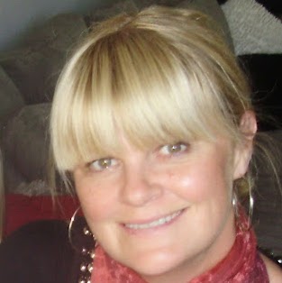 Kristine Lowe Photo 15
