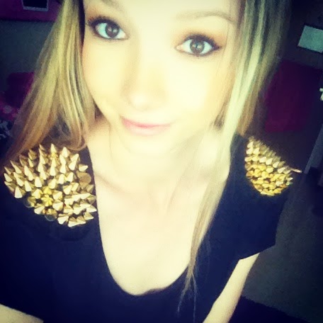 Kelsey Thompson Photo 21
