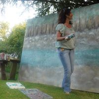 Julia Oldfield Photo 6