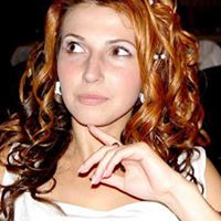 Julia Banks Photo 26