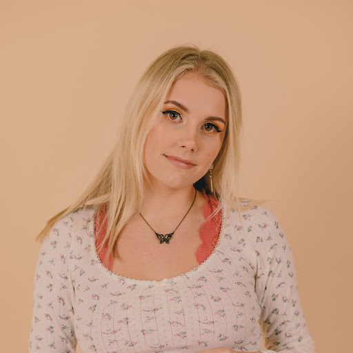 Rebecca Briggs Photo 21