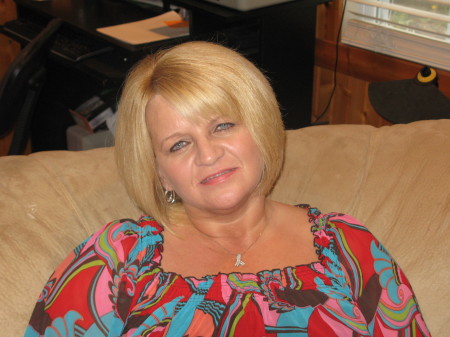 Julie Hicks Photo 9