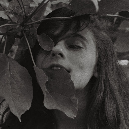 Faith Kelly Photo 13